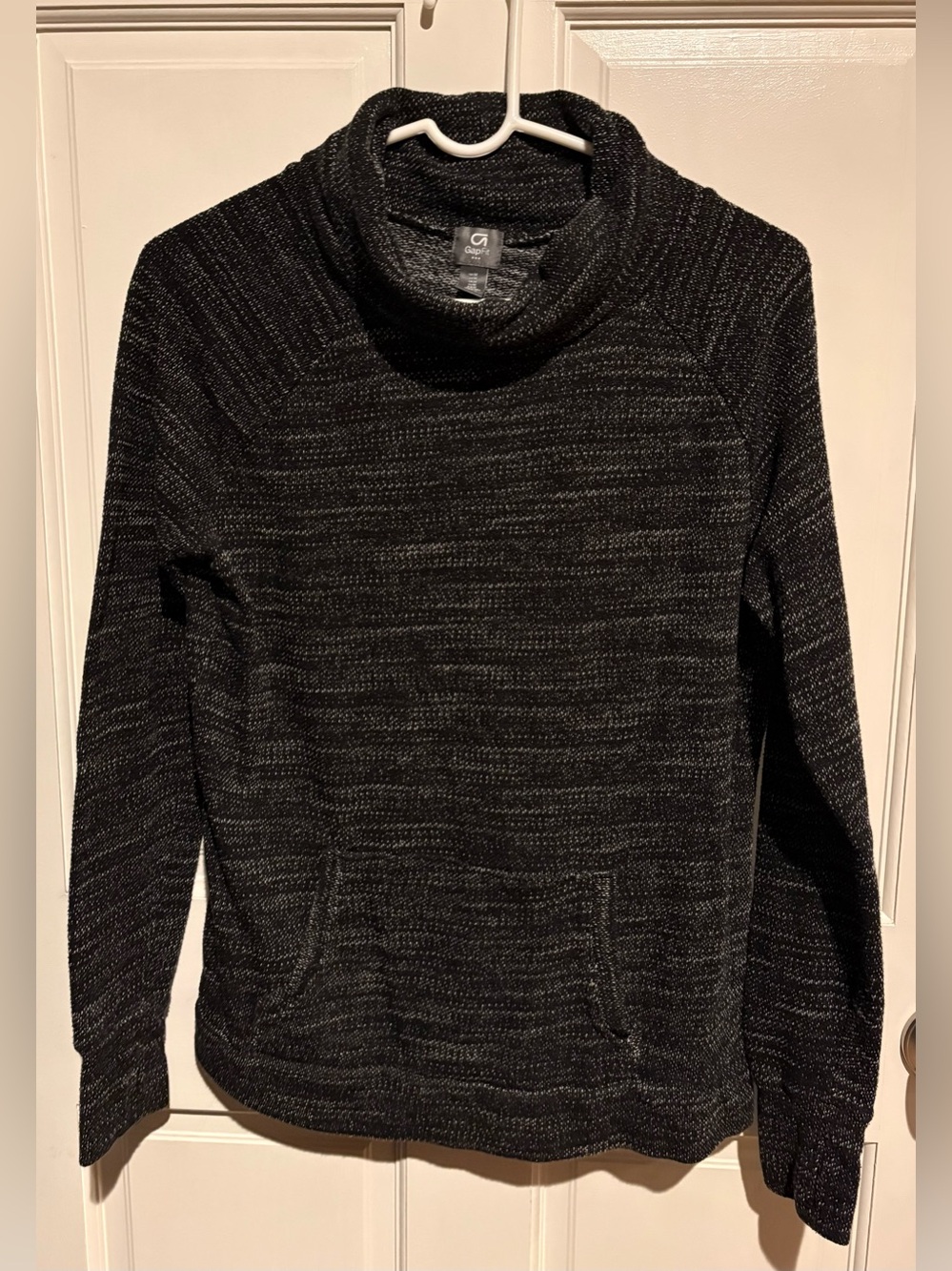 GapFit Cowl Neck Pullover Size M Black Marled Pocket Shirt